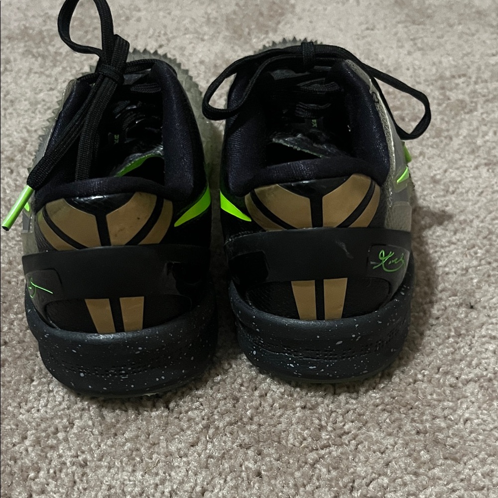 Nike Kobe 8 SS Excellent Condition Black and Neon Green size 6.5 Y - Picture 5 of 10